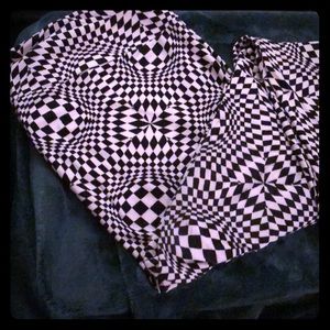 Lularoe TC optical illusion leggings